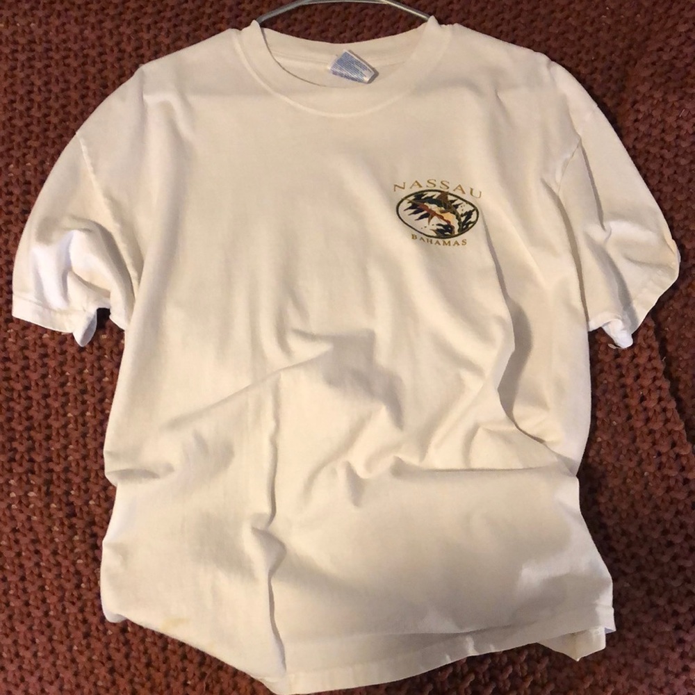 bahamas tshirt, size large